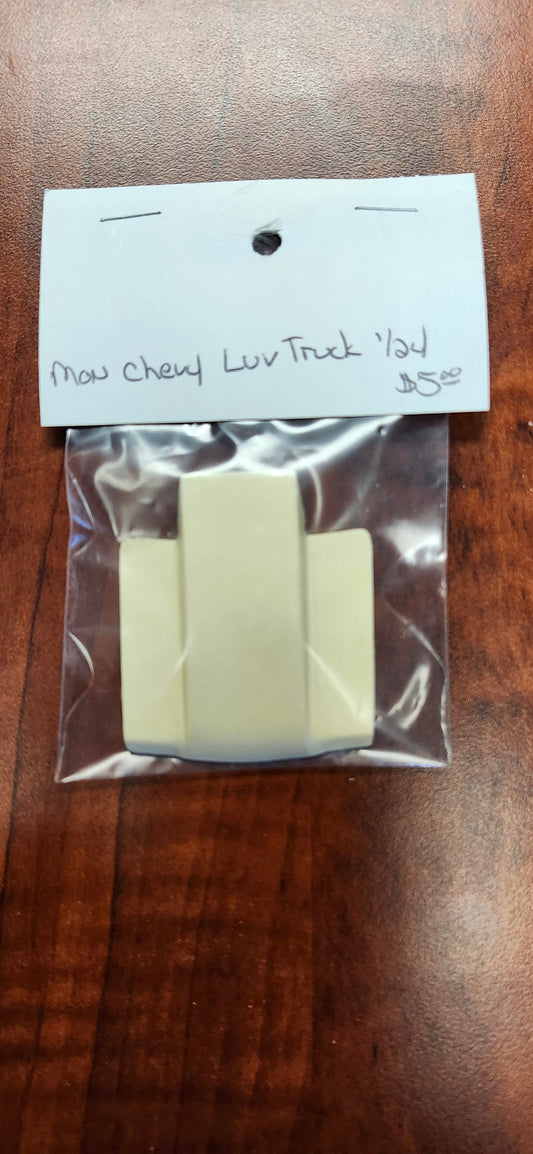 MON CHEVY LUV TRUCK 1/24