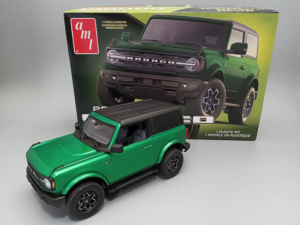 AMT 2023 Ford Bronco Outer Banks Edition